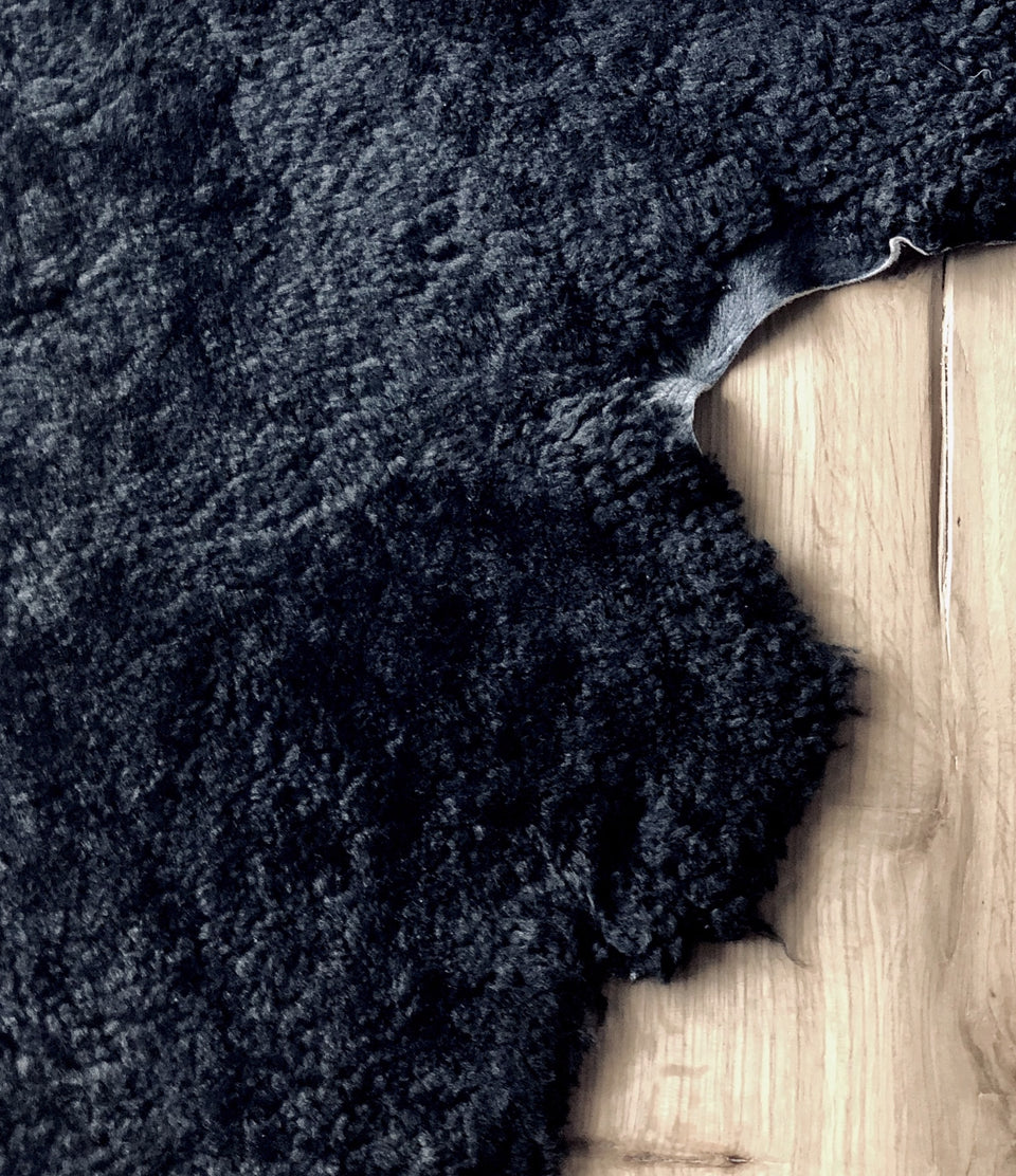 CURLY SHEEPSKIN BLACK