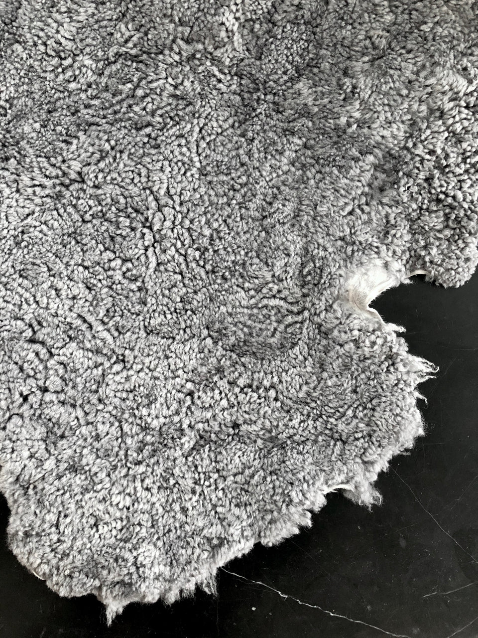 CURLY SHEEPSKIN GREY SCANDI